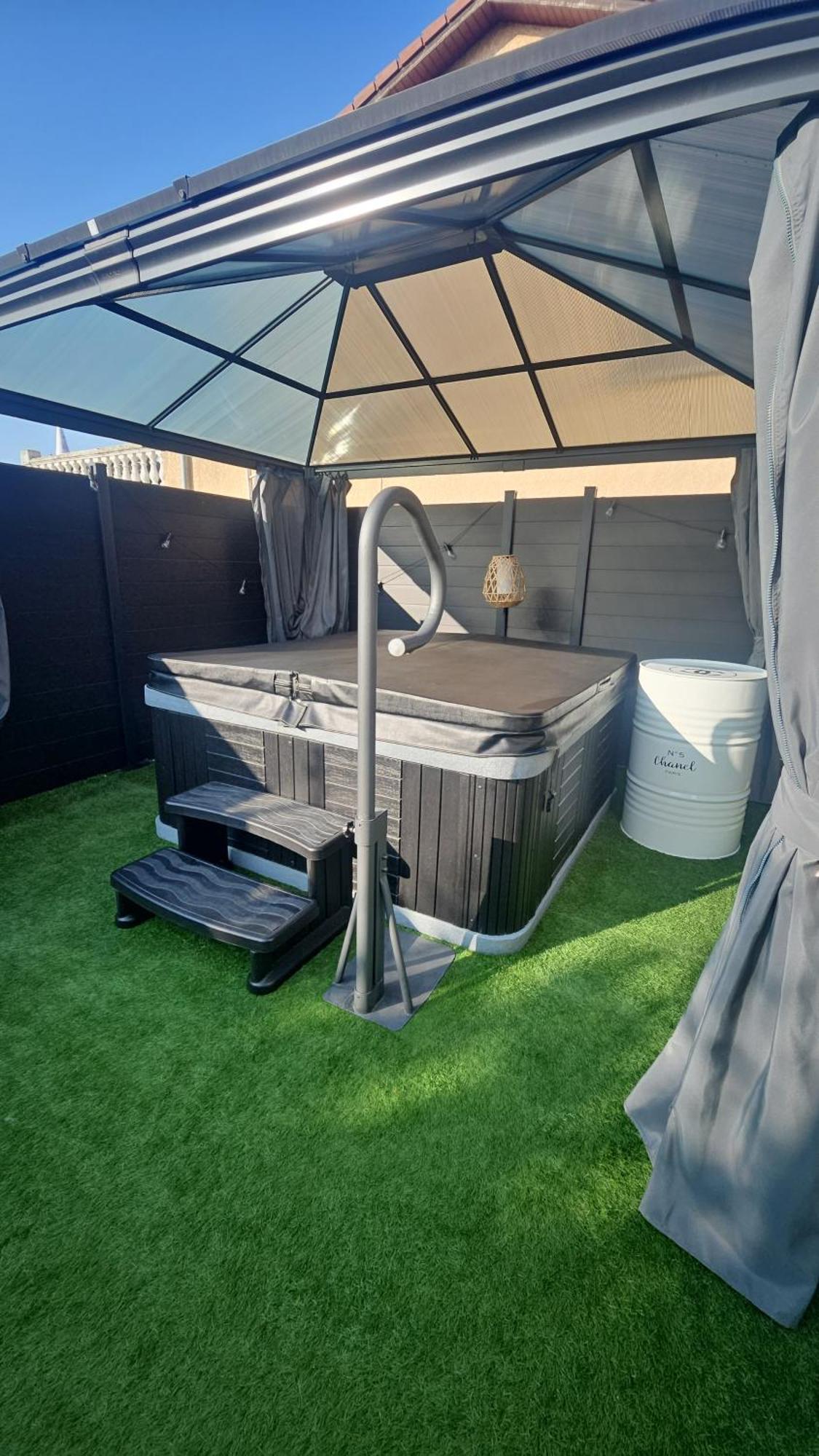 Hebergement Privee Jaccuzzi En Supplement Saint-Clair-du-Rhone Exterior foto
